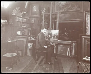 Artista trabajando en una pintura, 1907